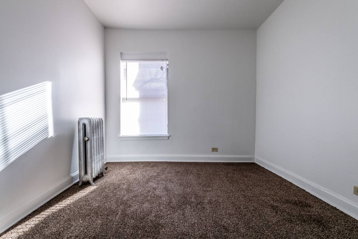 Apartment for rent at 5854 S Michigan Ave, Chicago, IL 60637