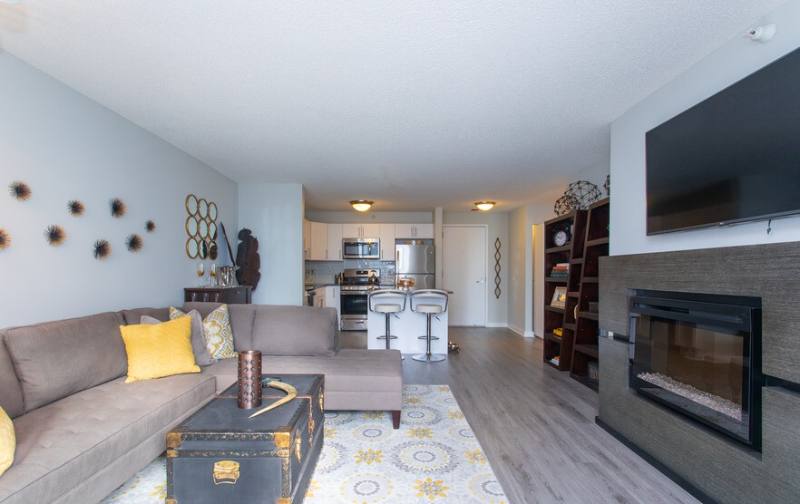 Apartment for rent at 573 N State St, Chicago, IL 60654