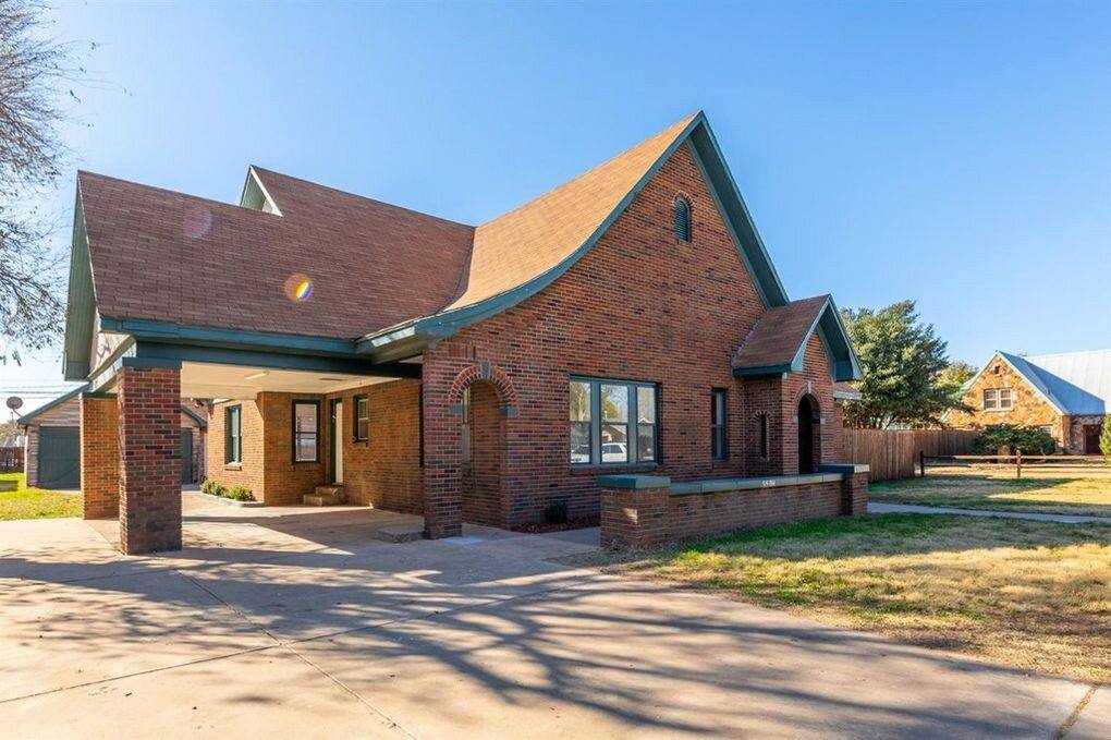 Townhouse for rent at 2215 18th St, Lubbock, TX 79401