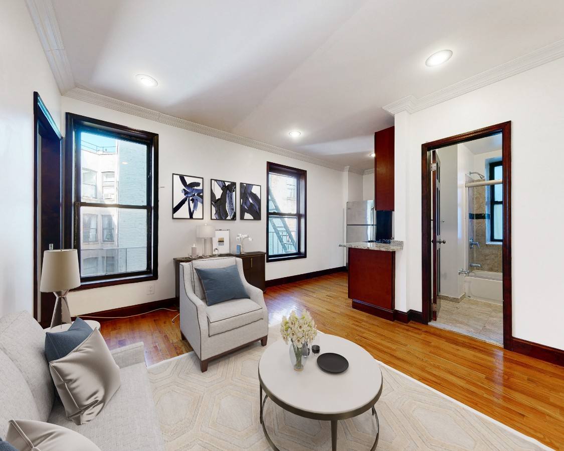 Townhouse for rent at 315 W 115th St #3, New York, NY 10026