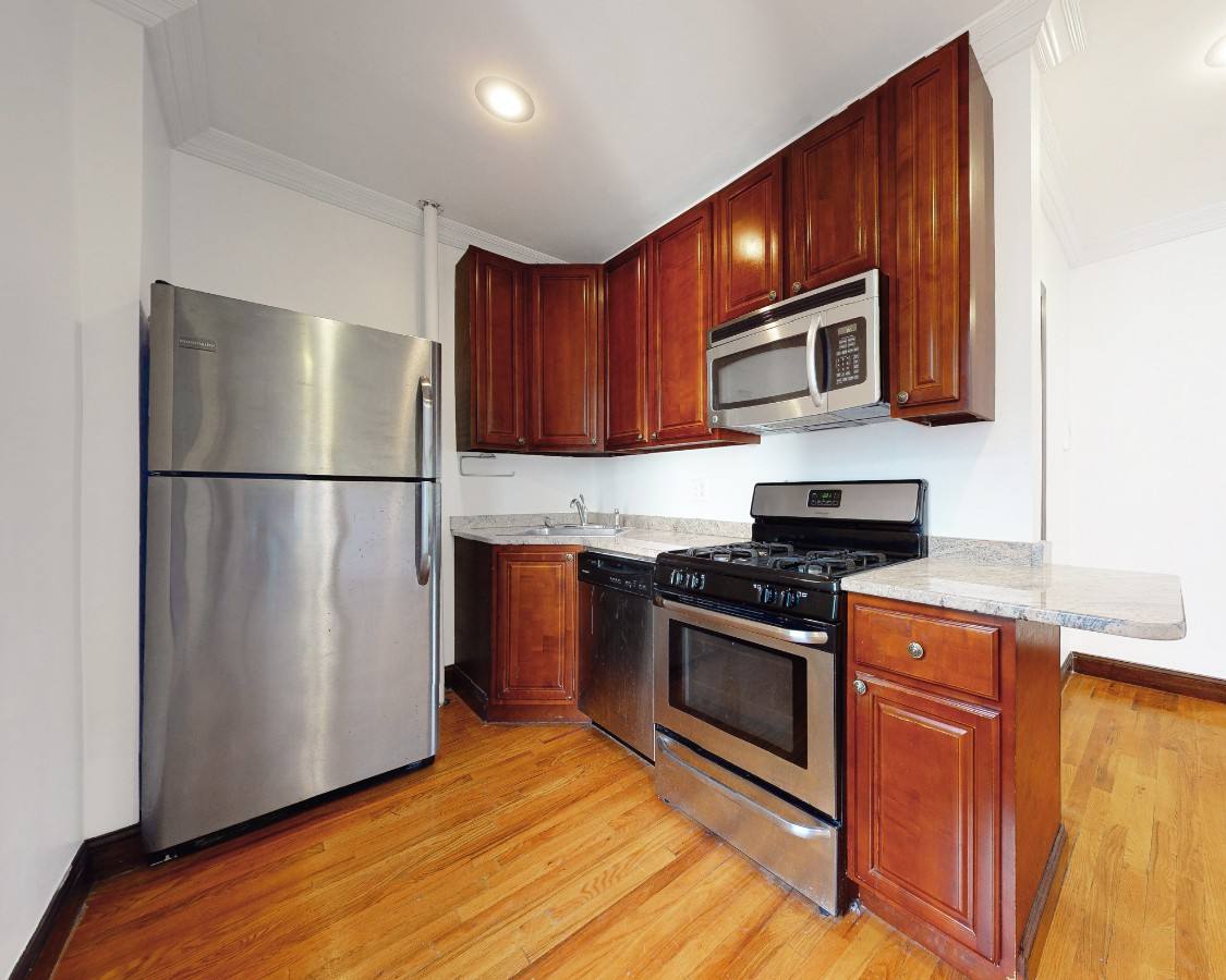 Townhouse for rent at 315 W 115th St #3, New York, NY 10026
