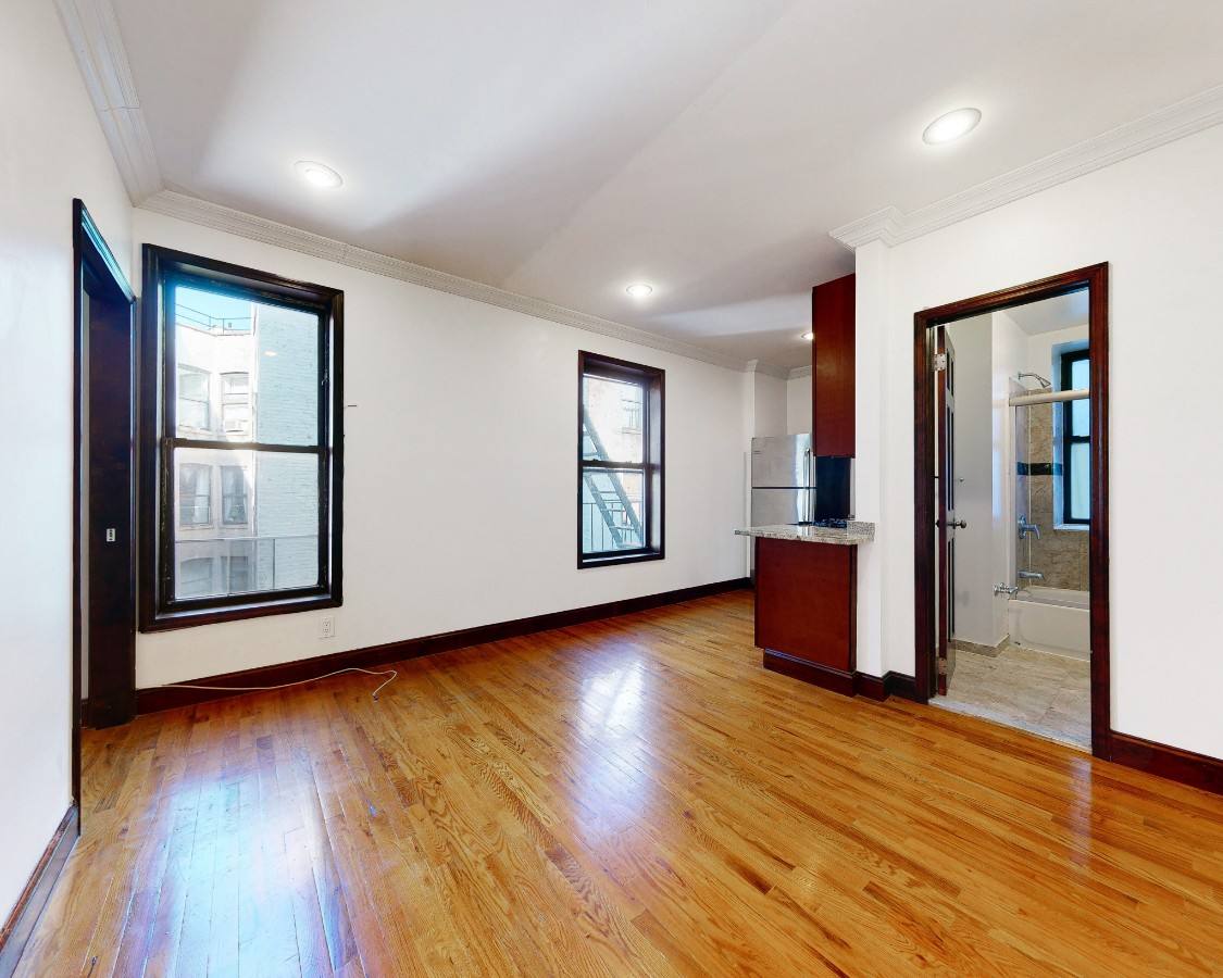 Townhouse for rent at 315 W 115th St #3, New York, NY 10026