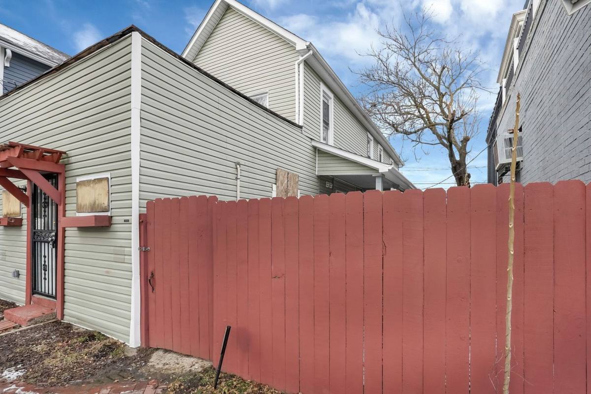 Apartment for rent at 558 E Whittier St, Columbus, OH 43206