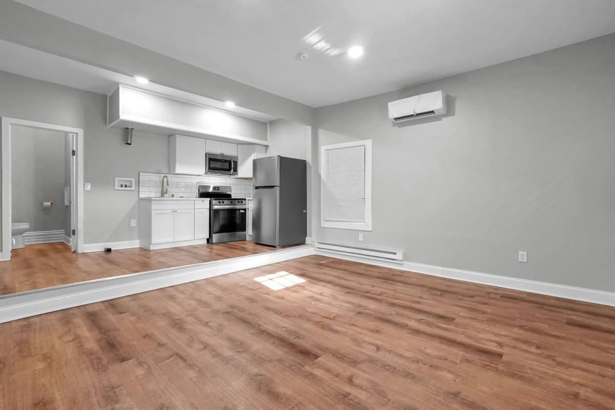 Apartment for rent at 558 E Whittier St, Columbus, OH 43206