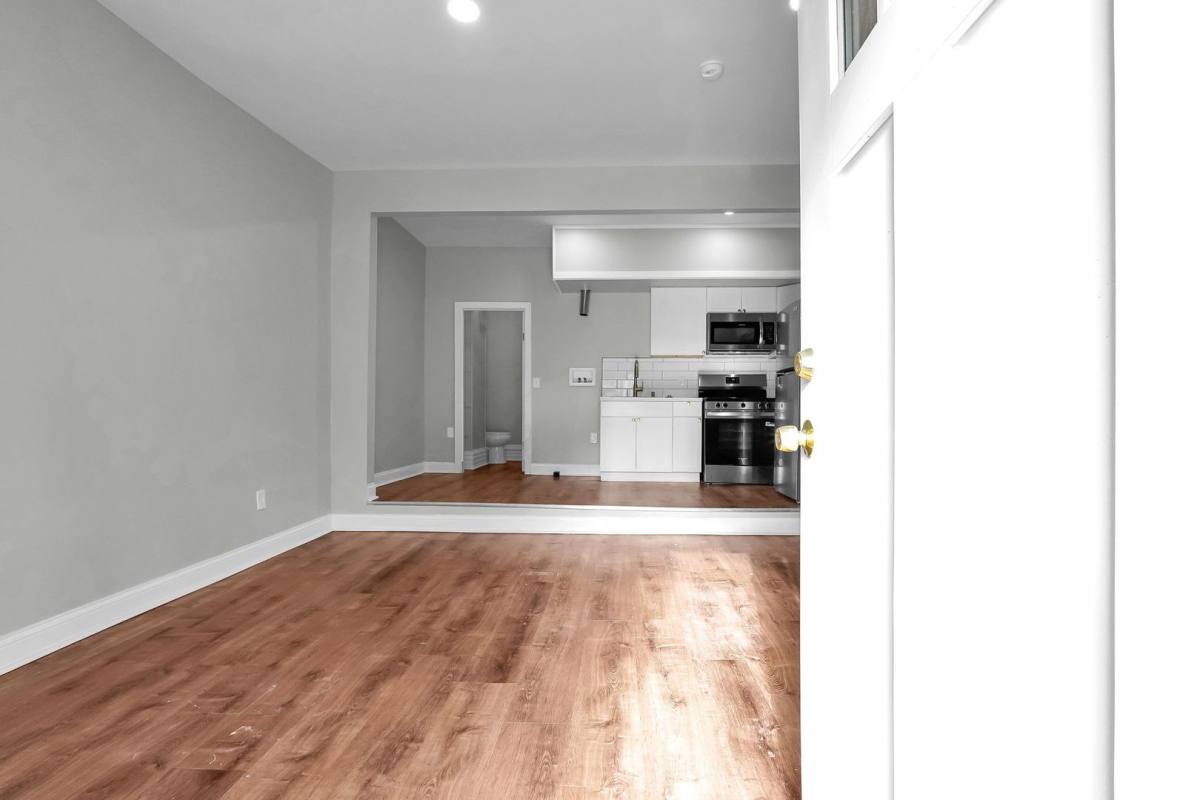 Apartment for rent at 558 E Whittier St, Columbus, OH 43206