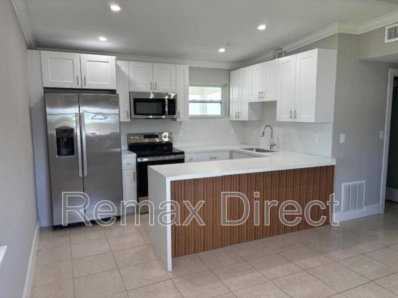 House for rent at 5580 Honeysuckle Dr, West Palm Beach, FL 33415