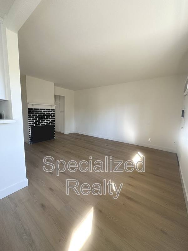 Apartment for rent at 14718 Sylvan St #202, Valley Village, CA 91607