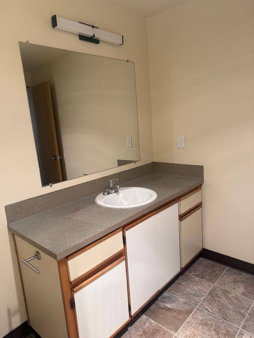 Apartment for rent at 4209 Satter Place NE, Salem, OR 97305
