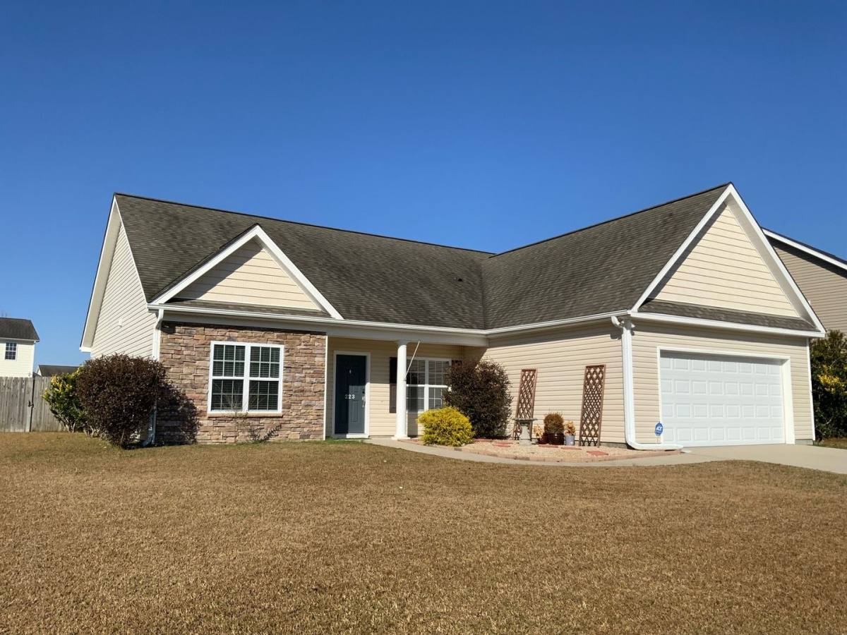 House for rent at 223 Emerald Ridge Rd, Jacksonville, NC 28546