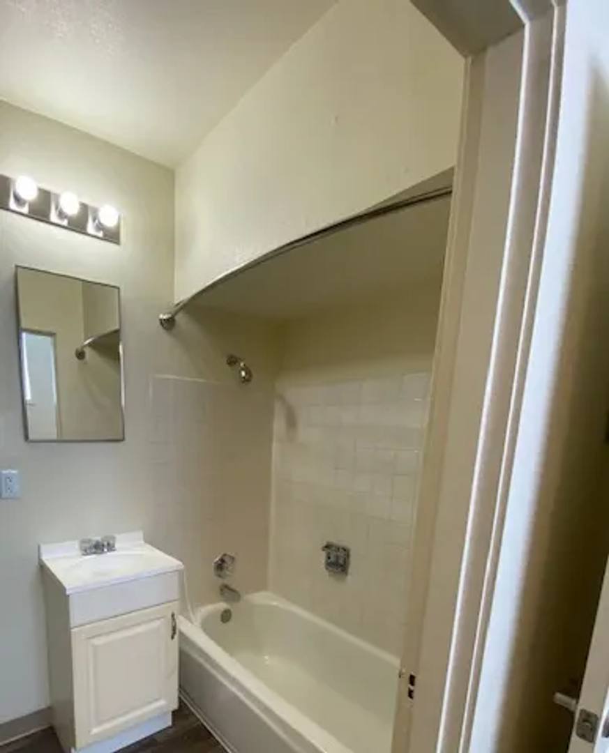 Apartment for rent at 879 Liberty St NE, Salem, OR 97301