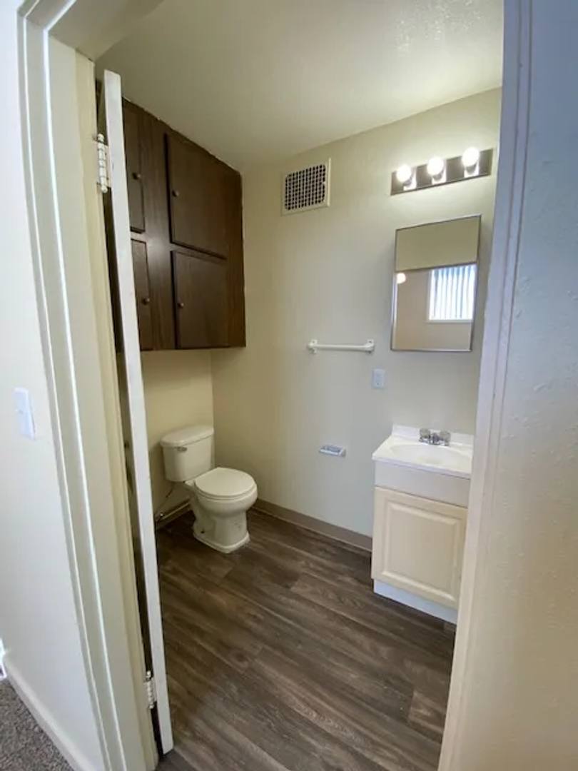Apartment for rent at 879 Liberty St NE, Salem, OR 97301