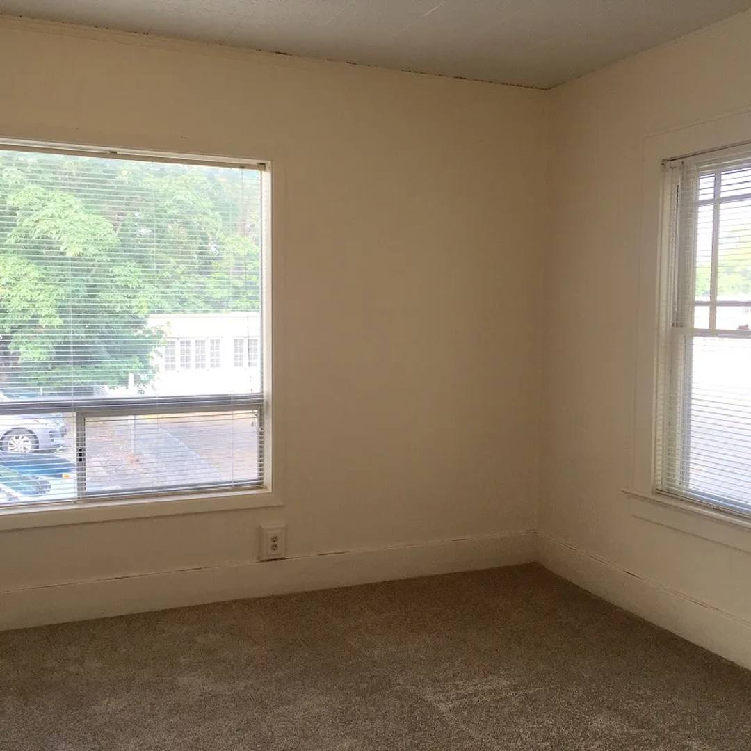 Apartment for rent at 879 Liberty St NE, Salem, OR 97301