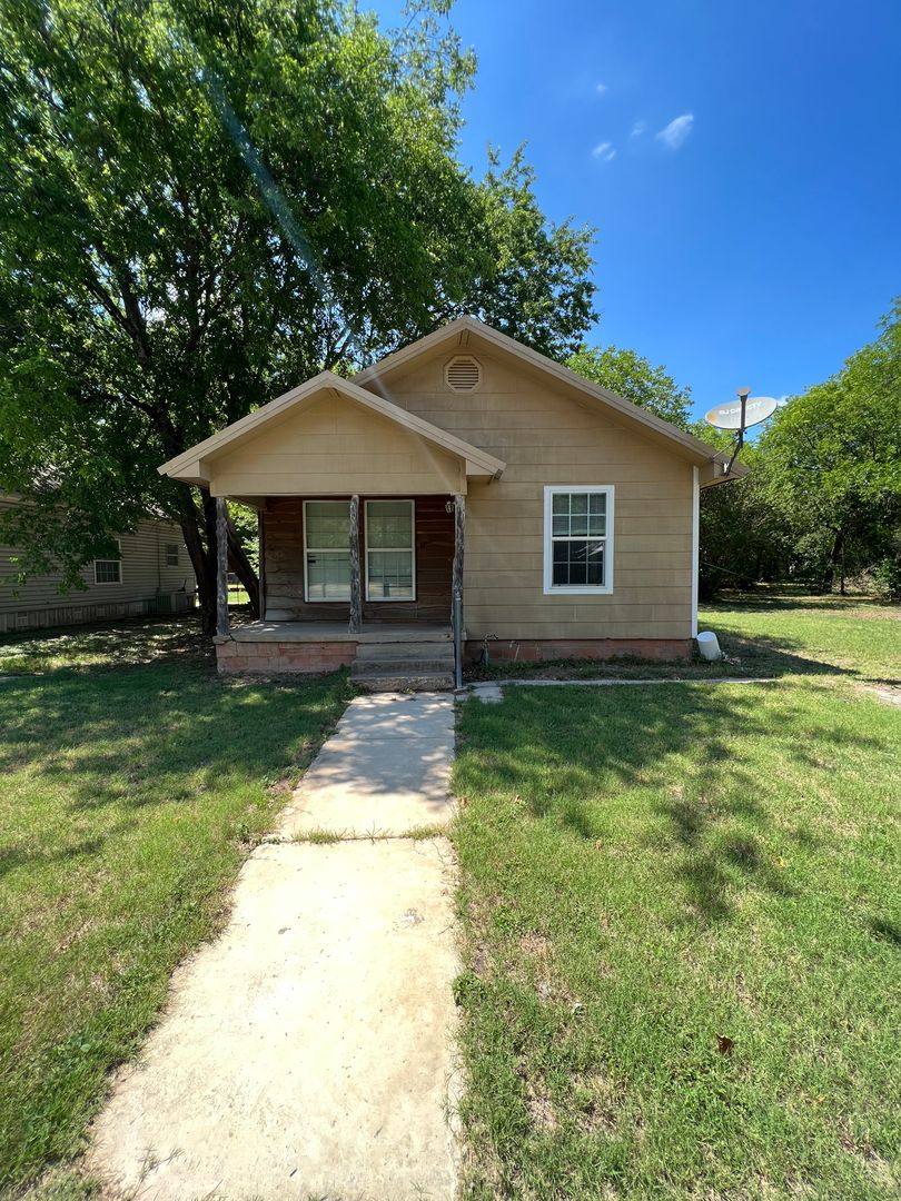 House for rent at 561 Crow St, Stephenville, TX 76401