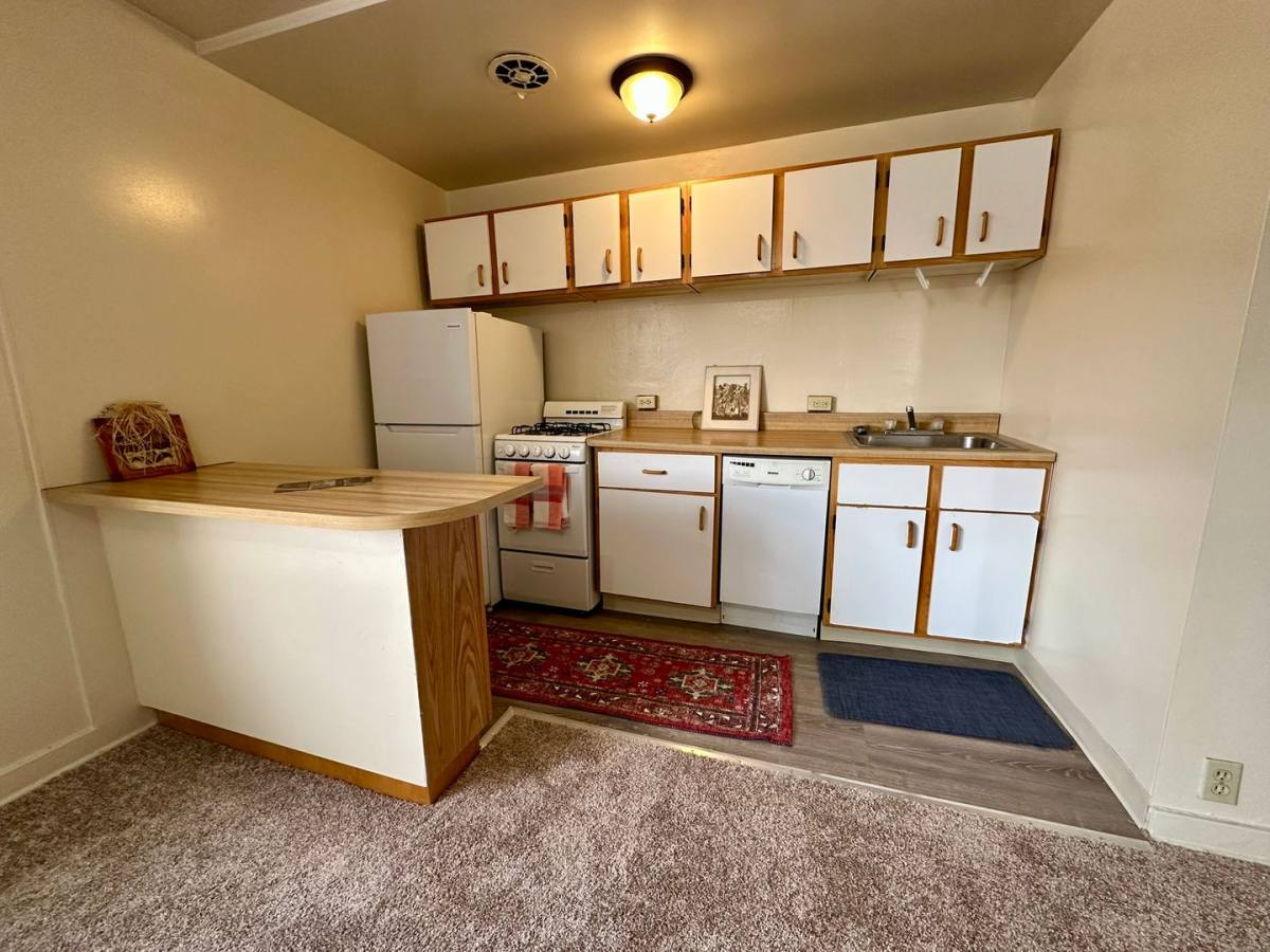 Apartment for rent at Chestnut Manor, 731 California Ave, Pittsburgh, PA 15202