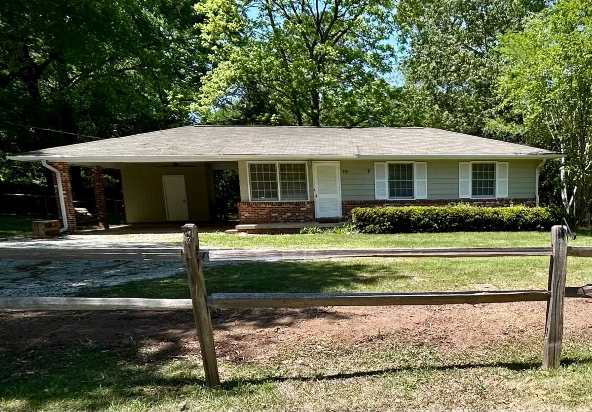 House for rent at 591 E University Dr, Auburn, AL 36830