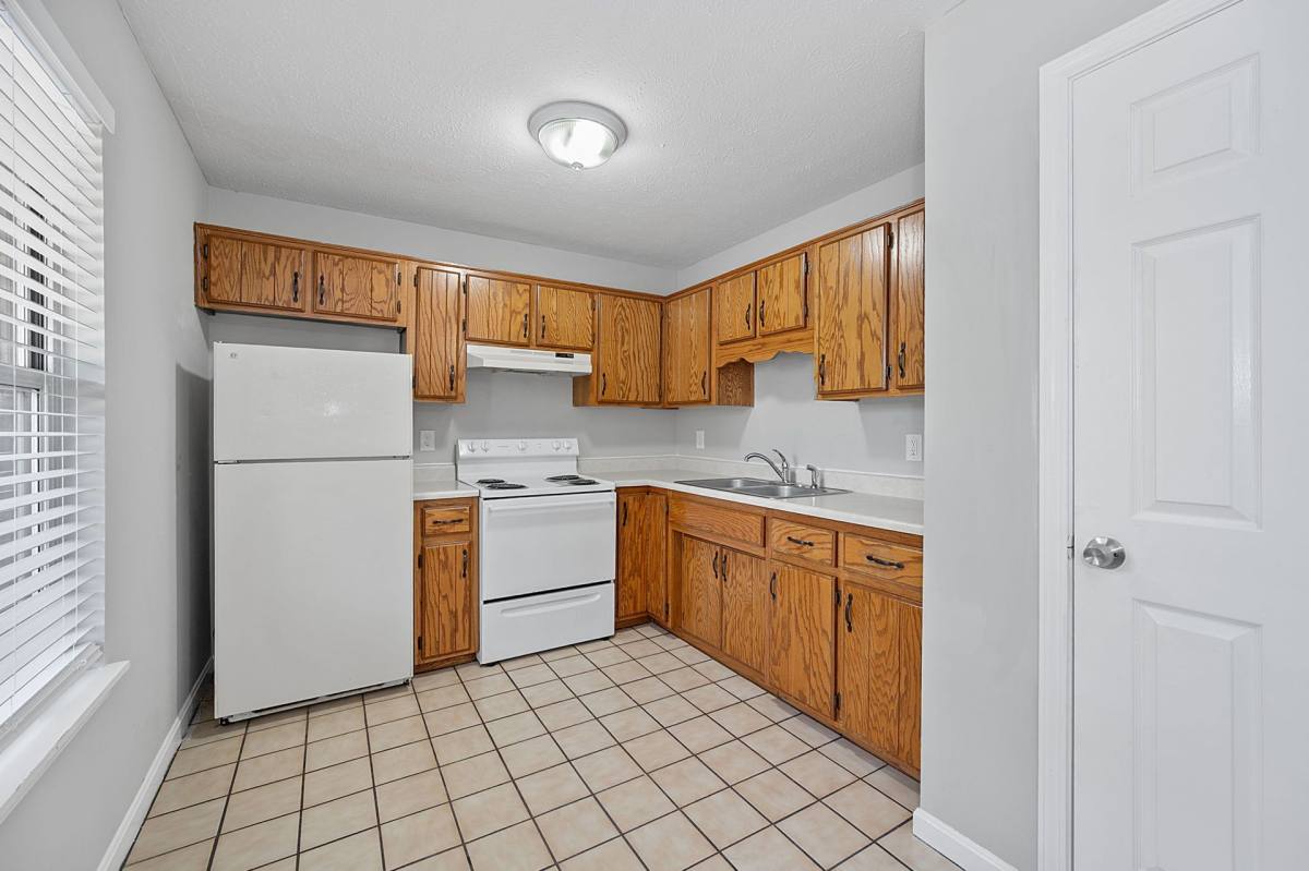Apartment for rent at 1836 Kendall Lane, Louisville, KY 40216