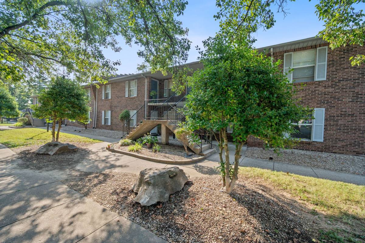 Apartment for rent at 1836 Kendall Lane, Louisville, KY 40216