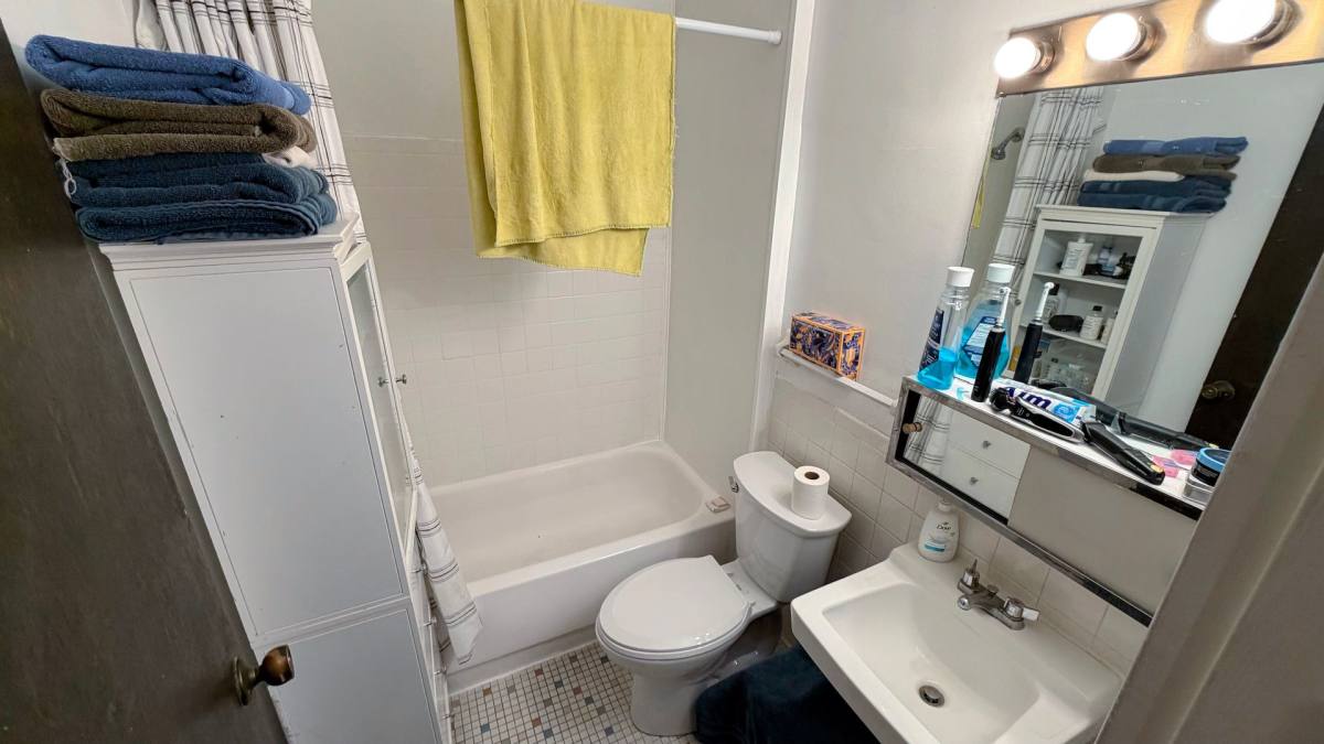 Apartment for rent at 615 Ontario St SE, Minneapolis, MN 55414