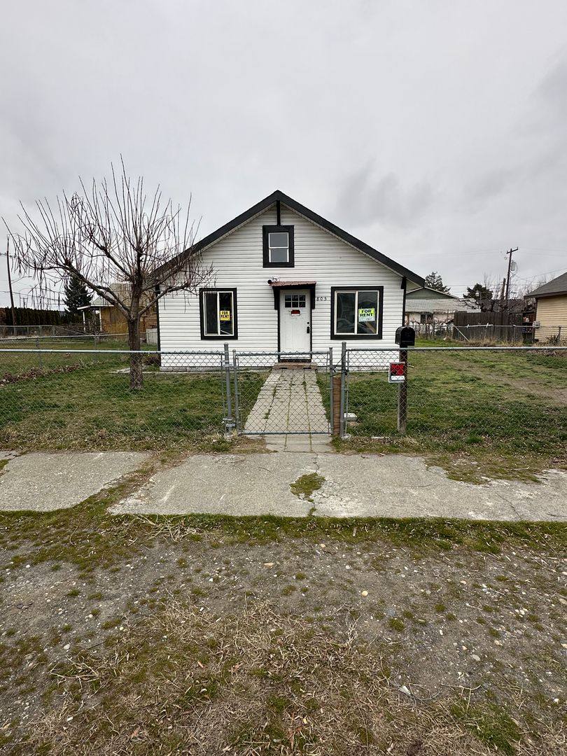 House for rent at 805 S 5th Ave, Pasco, WA 99301