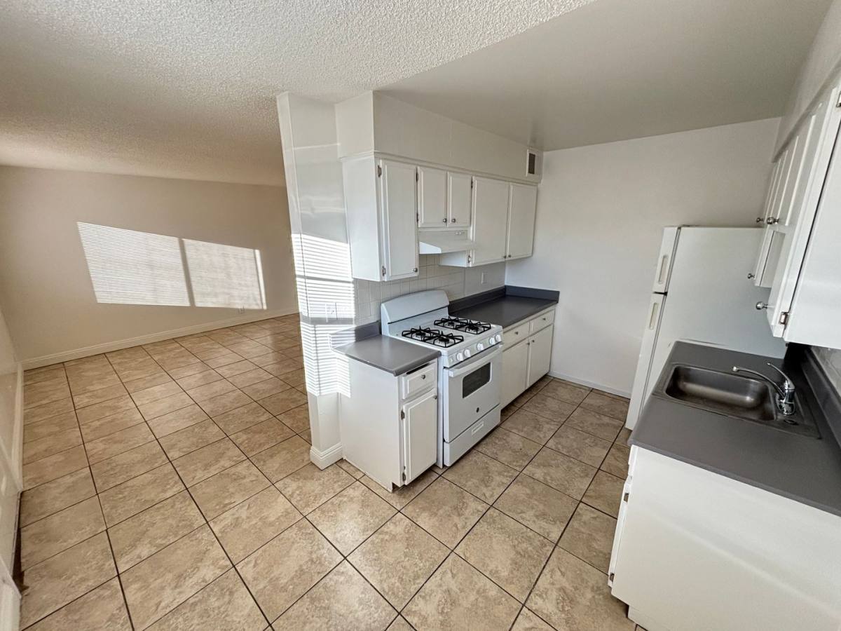 Apartment for rent at 5132 Pebble Beach Blvd, Las Vegas, NV 89108