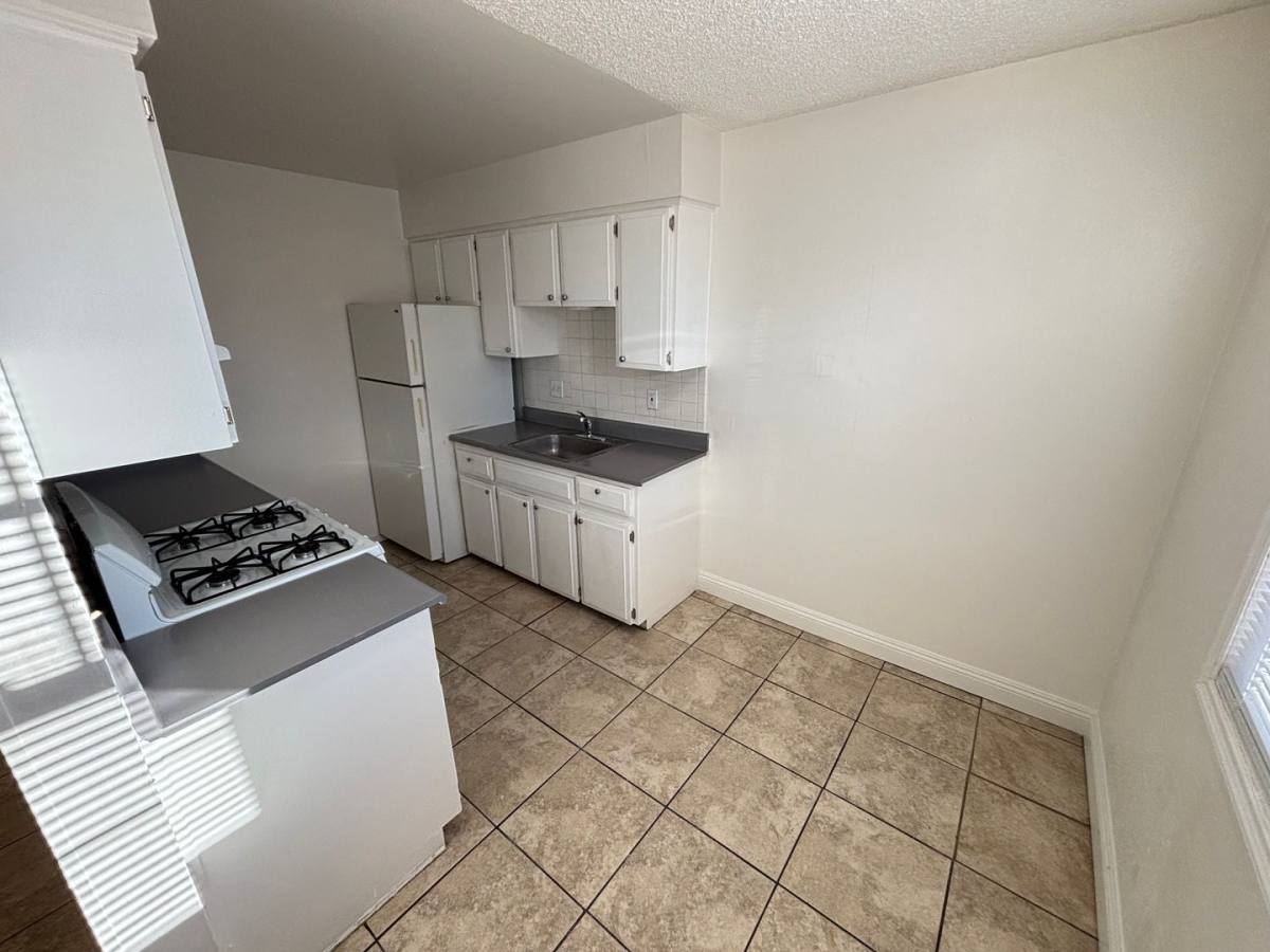 Apartment for rent at 5132 Pebble Beach Blvd, Las Vegas, NV 89108