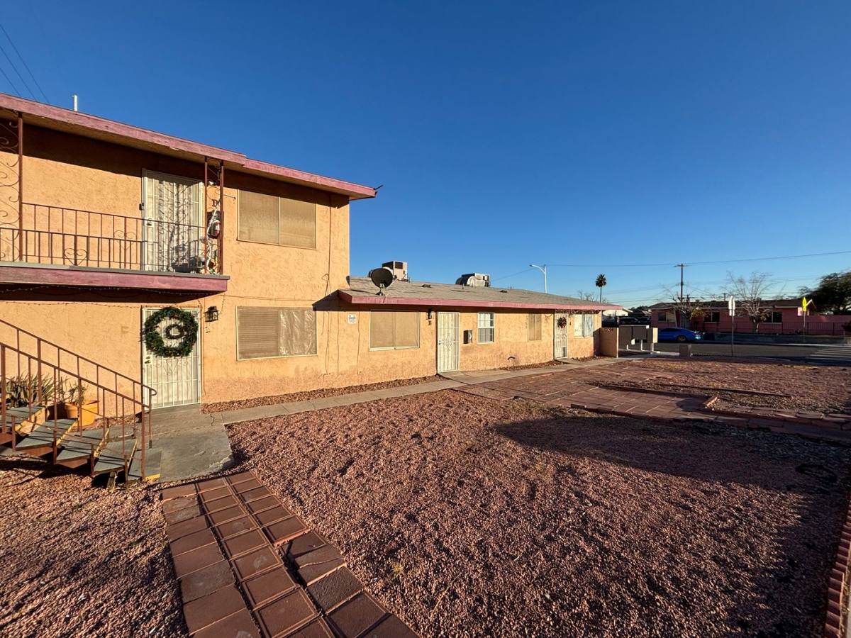 Apartment for rent at 5132 Pebble Beach Blvd, Las Vegas, NV 89108