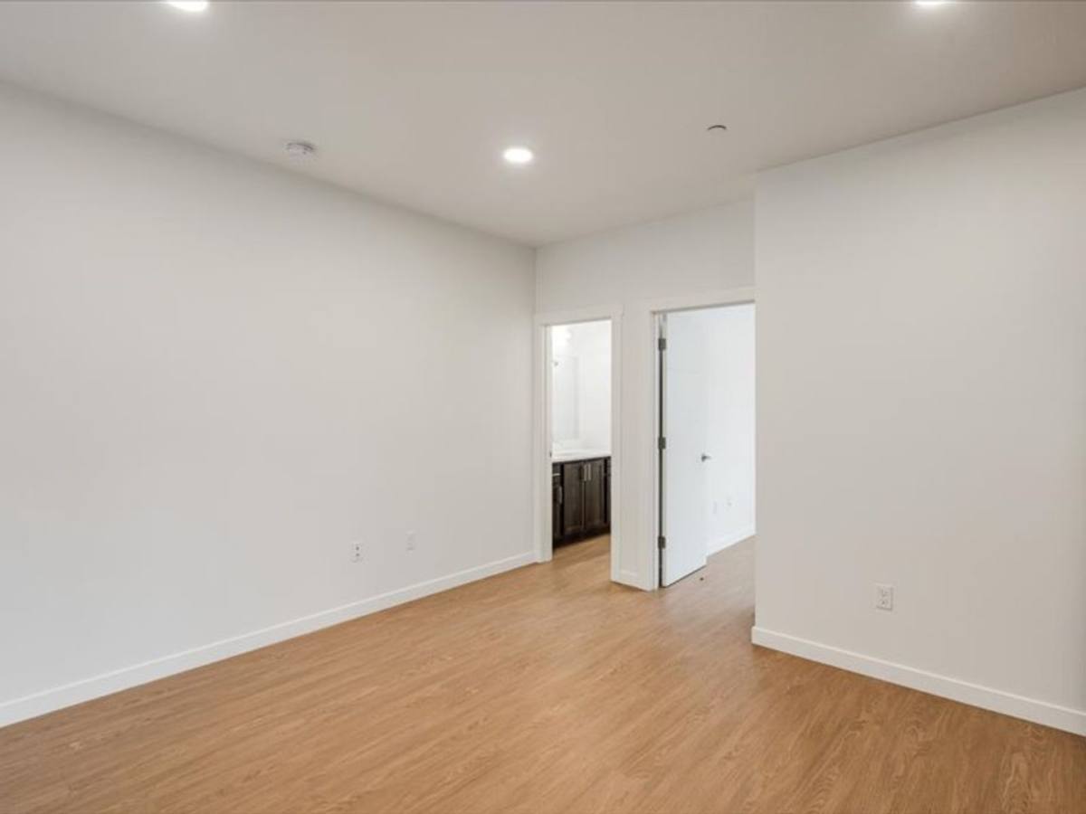 Apartment for rent at 5042 NE Fremont St, Portland, OR 97213
