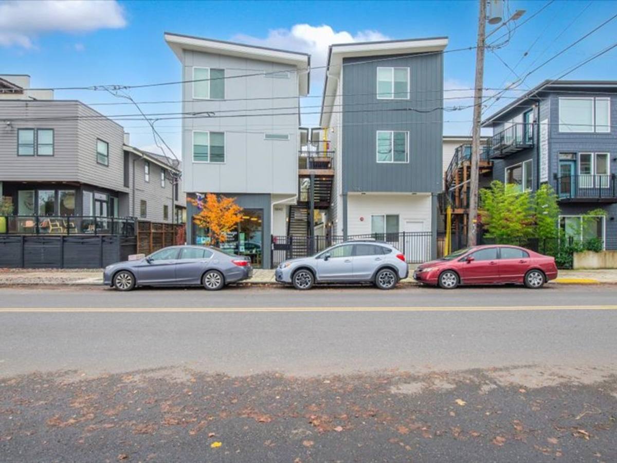 Apartment for rent at 5042 NE Fremont St, Portland, OR 97213