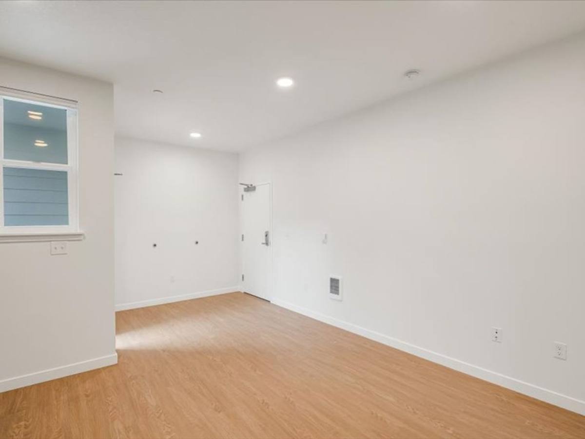 Apartment for rent at 5042 NE Fremont St, Portland, OR 97213
