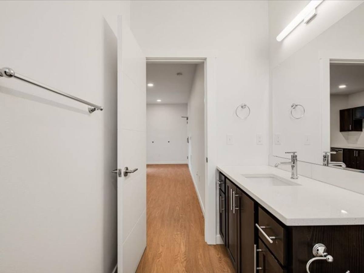 Apartment for rent at 5042 NE Fremont St, Portland, OR 97213