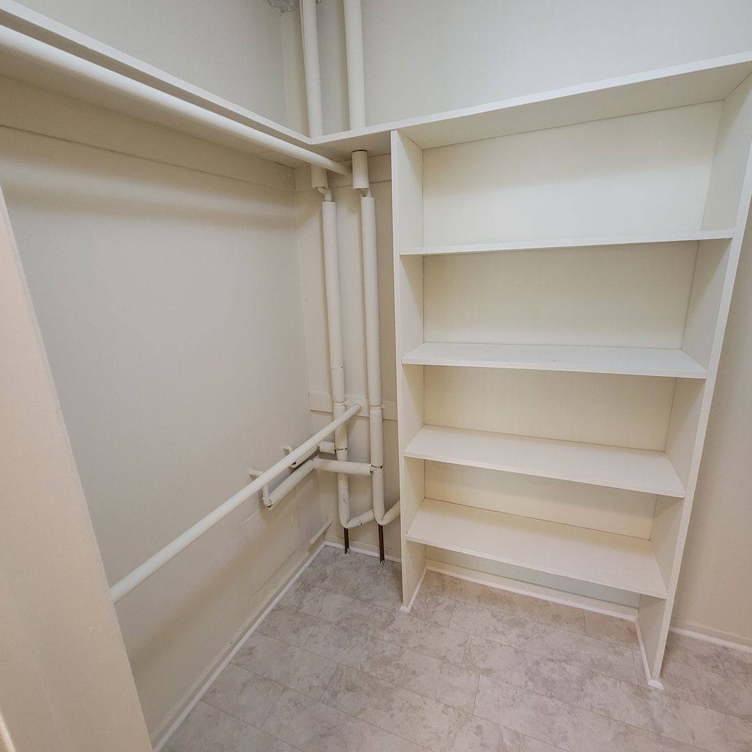 Apartment for rent at 18429 Prairie St, Northridge, CA 91325
