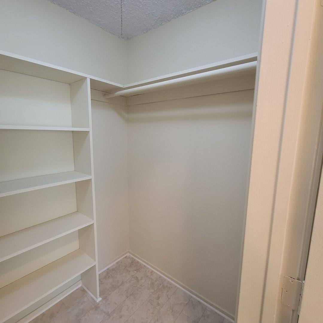 Apartment for rent at 18429 Prairie St, Northridge, CA 91325