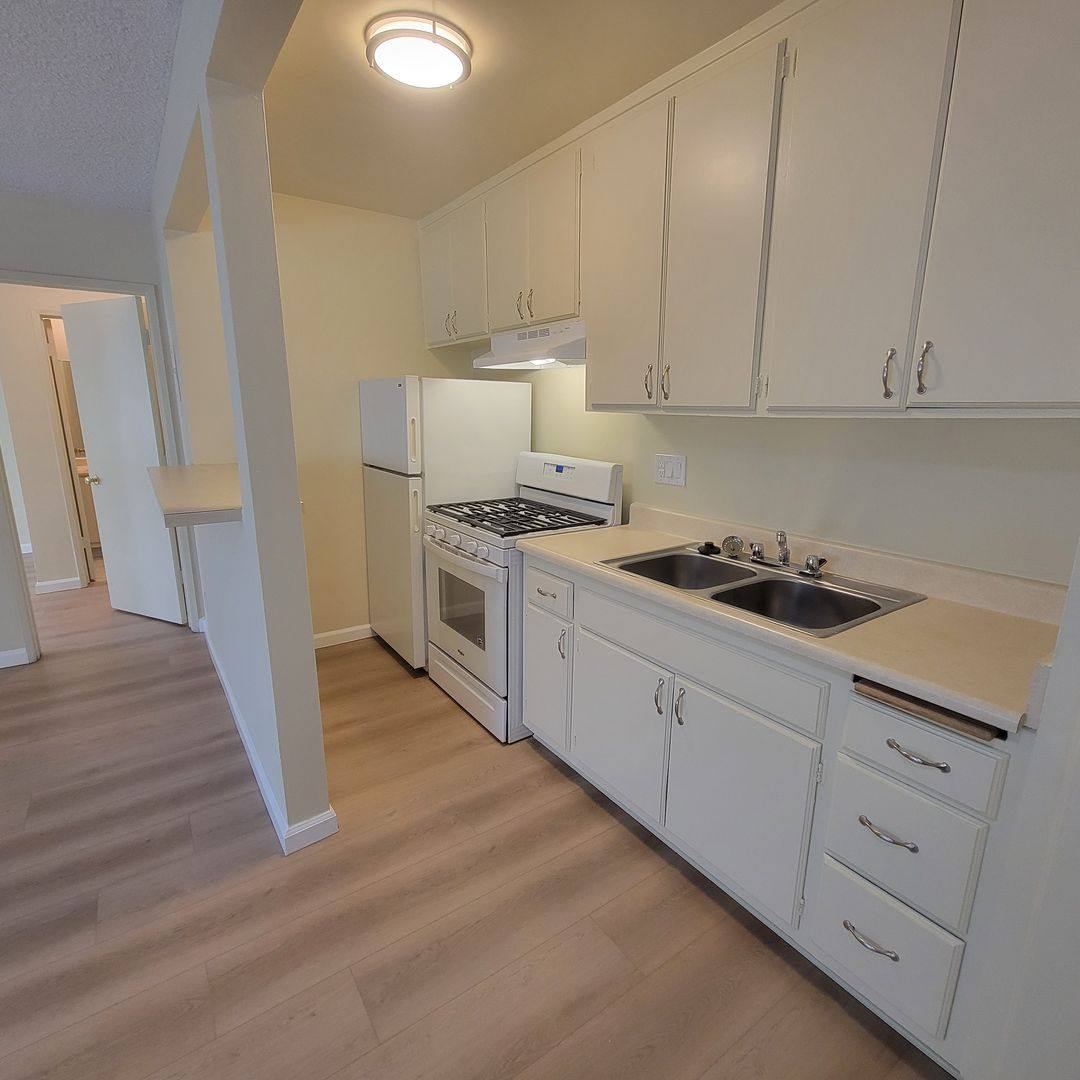 Apartment for rent at 18429 Prairie St, Northridge, CA 91325