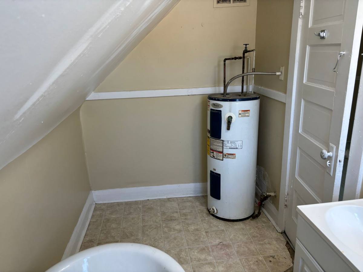 Apartment for rent at 3010 Warsaw St, Toledo, OH 43608