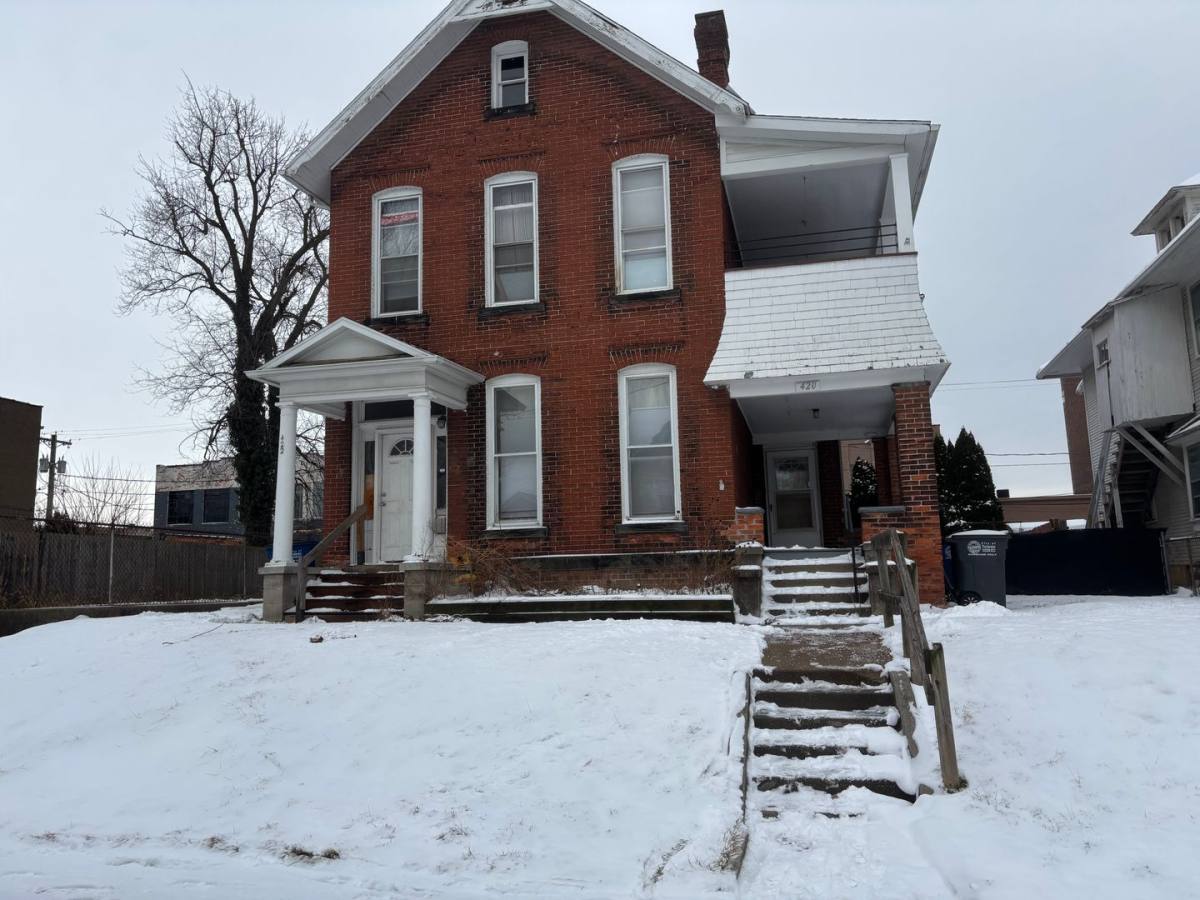 Apartment for rent at 420 Platt St, Toledo, OH 43605