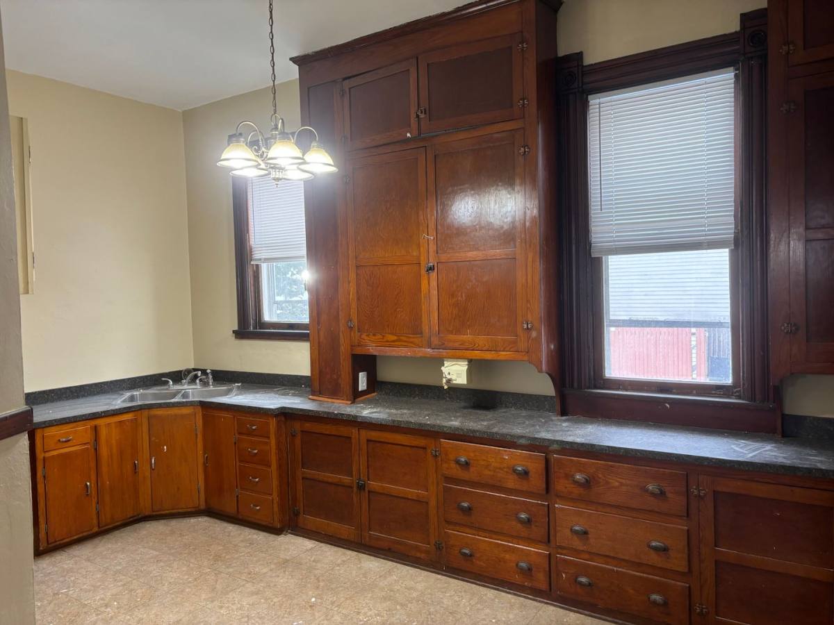 Apartment for rent at 420 Platt St, Toledo, OH 43605