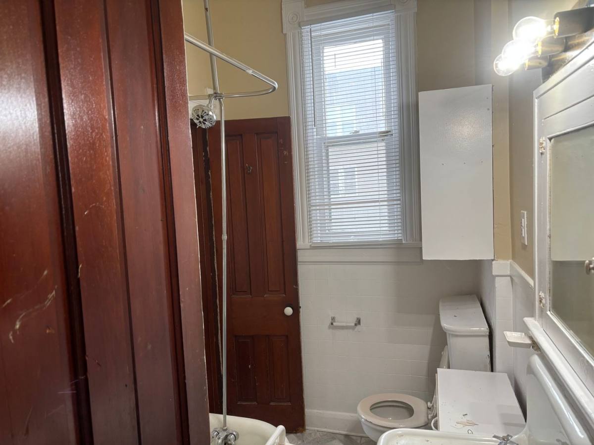 Apartment for rent at 420 Platt St, Toledo, OH 43605