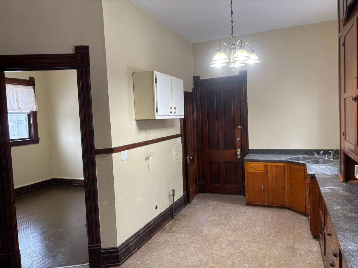 Apartment for rent at 420 Platt St, Toledo, OH 43605