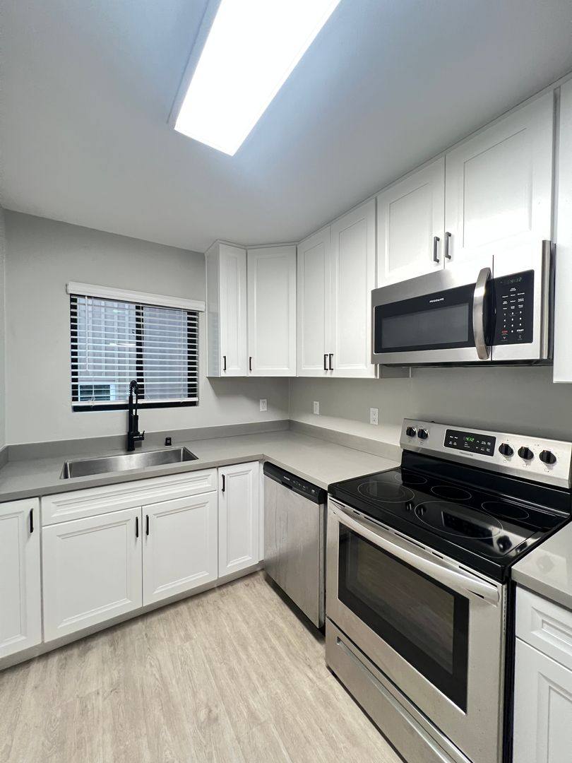 Apartment for rent at 1727 Chalcedony St, San Diego, CA 92109