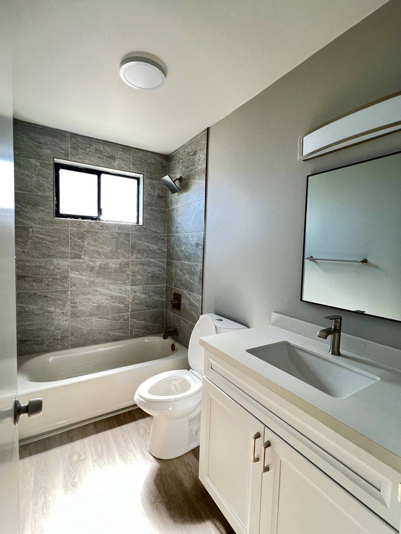 Apartment for rent at 1727 Chalcedony St, San Diego, CA 92109