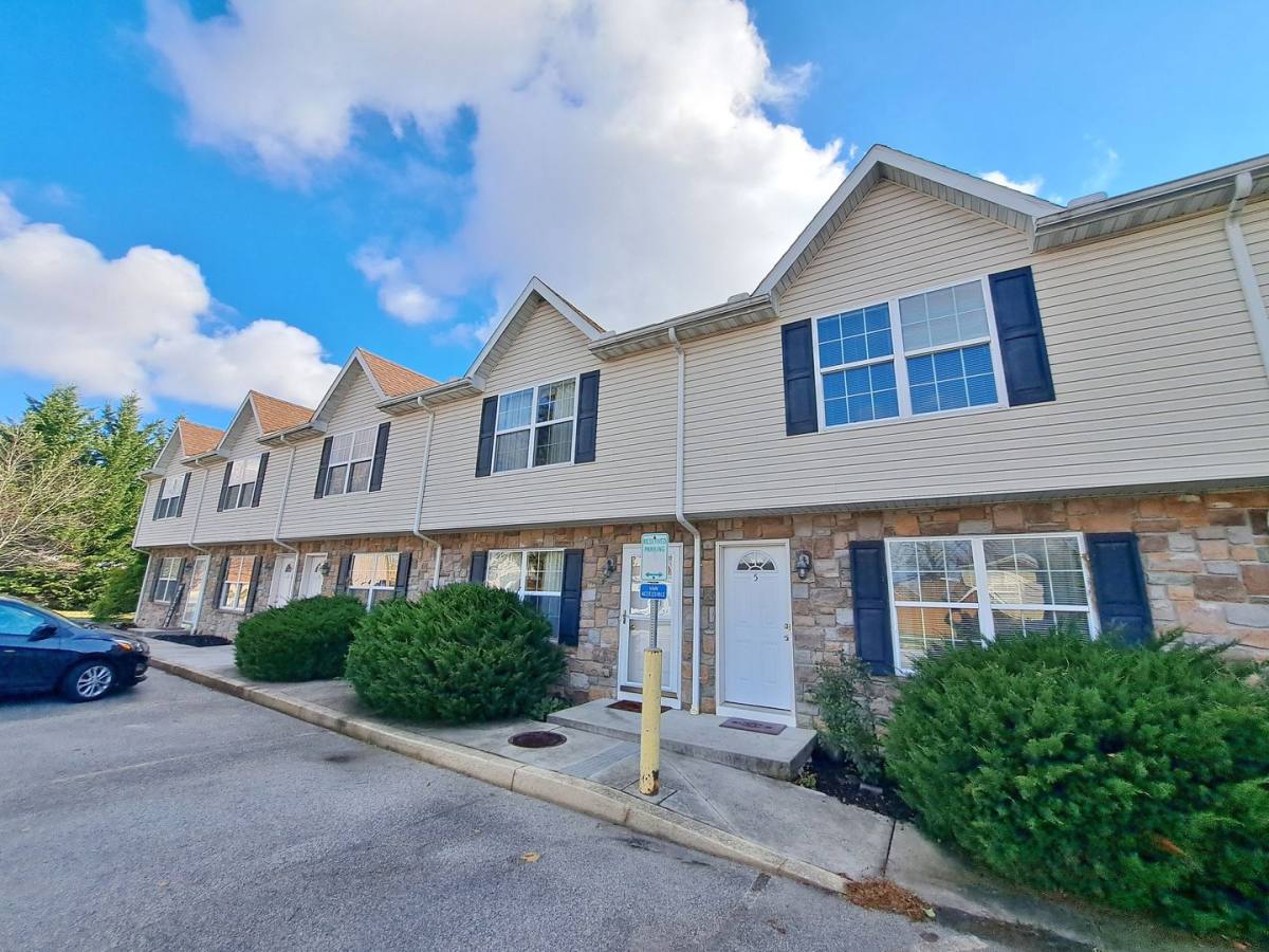 Townhouse for rent at 70 N Blettner Ave, Hanover, PA 17331