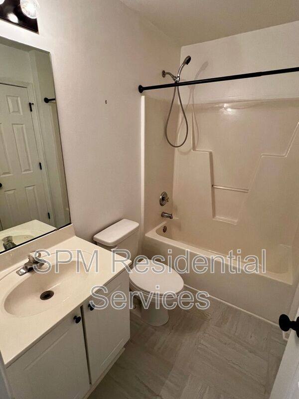 House for rent at 5061 Peachtree Ave, Wilmington, NC 28403