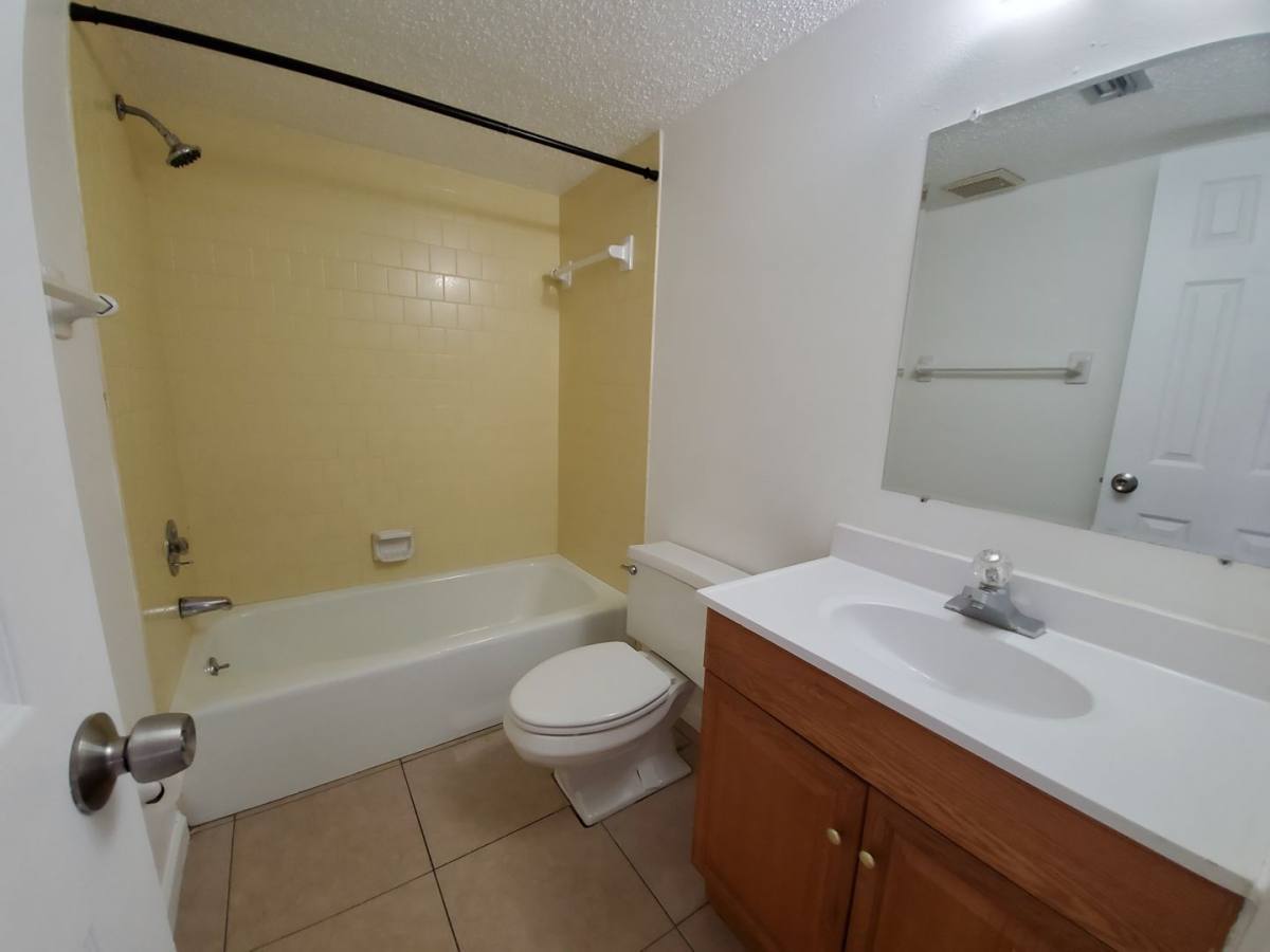 Apartment for rent at 504 Barcelona Ave, Venice, FL 34285