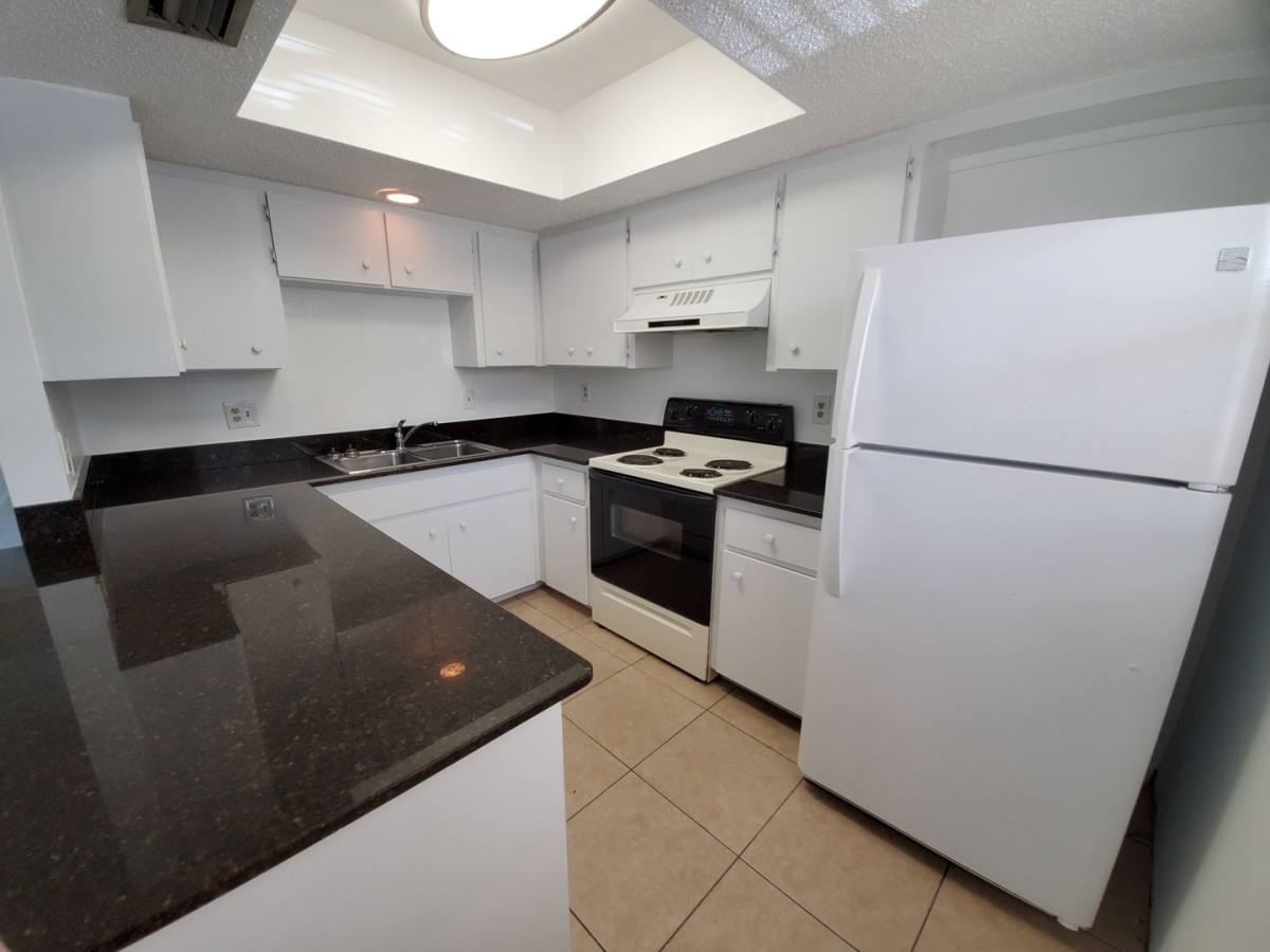 Apartment for rent at 504 Barcelona Ave, Venice, FL 34285