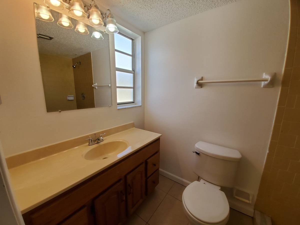Apartment for rent at 504 Barcelona Ave, Venice, FL 34285