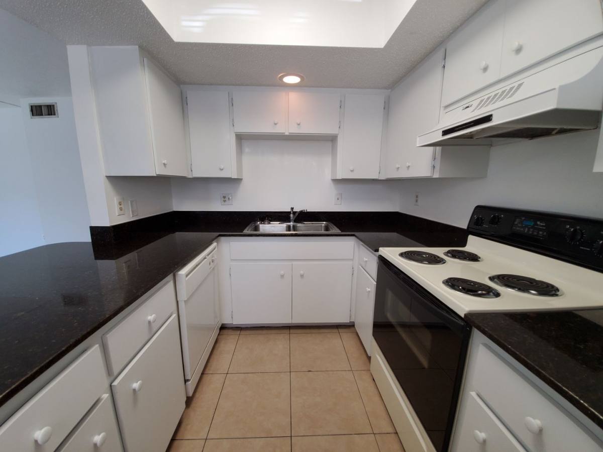 Apartment for rent at 504 Barcelona Ave, Venice, FL 34285