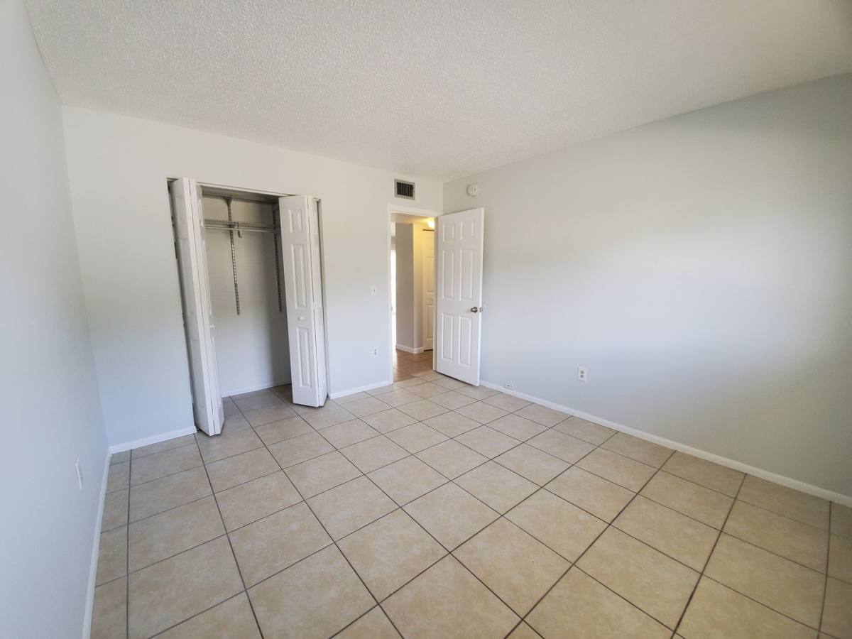 Apartment for rent at 504 Barcelona Ave, Venice, FL 34285