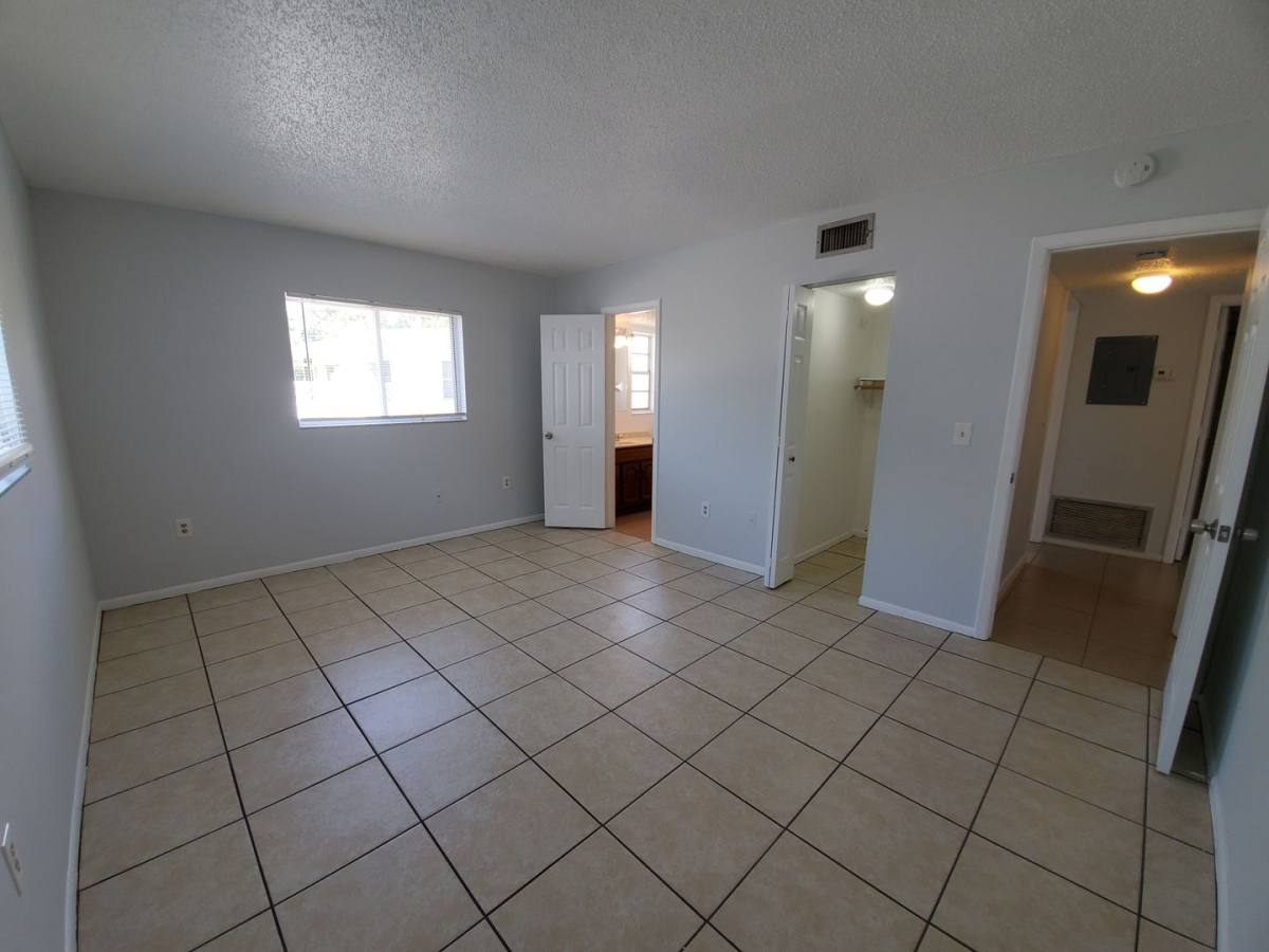 Apartment for rent at 504 Barcelona Ave, Venice, FL 34285