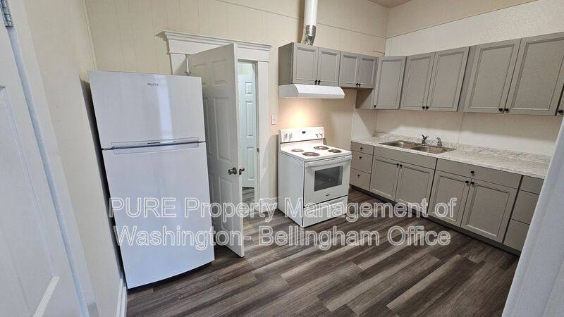 Apartment for rent at 628 E Fairhaven Ave #1, Burlington, WA 98233