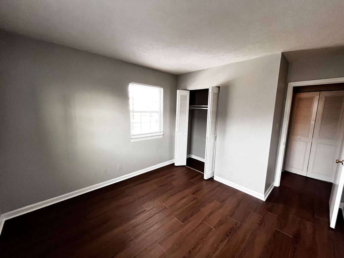 Apartment for rent at 4405 Landside Dr, Louisville, KY 40220